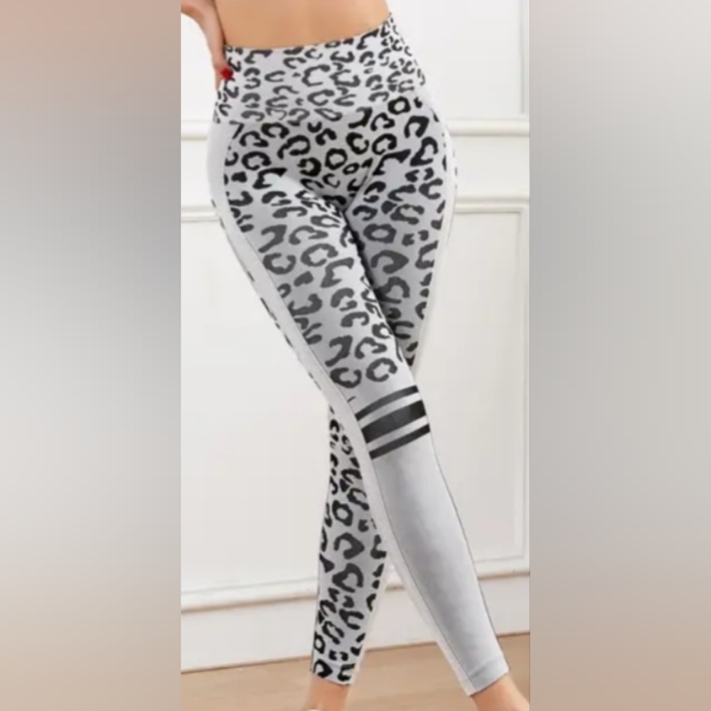 S/M Womens Leopard Seamless Leggings Snow Leopard